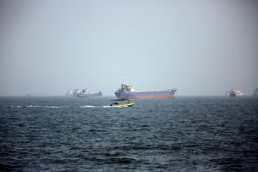 Рекордное число атак в Ормузском проливе усилило давление на нефтяной рынок