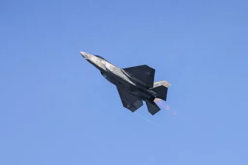 ShBA-ja e teston inteligjencën artificiale si asistent piloti në avionët ushtarakë