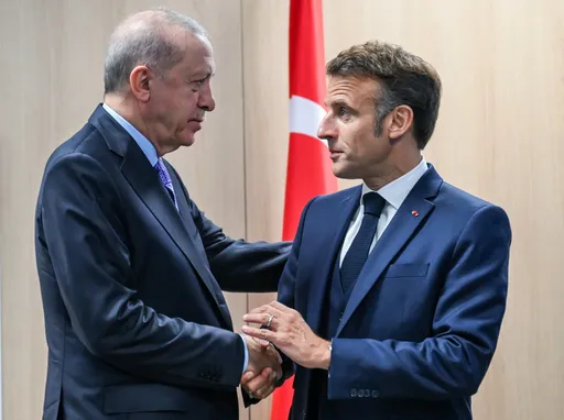 Erdogan dhe Macron diskutojnë marrëdhëniet dypalëshe dhe çështjet globale
