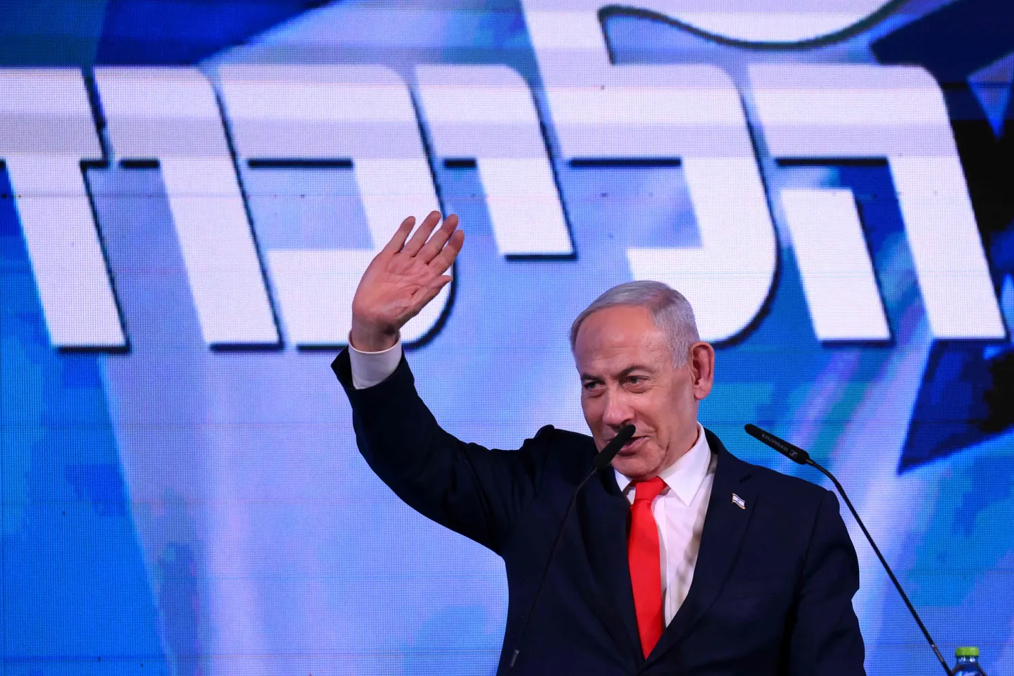 נתניהו קורא להקמת ממשלת ימין, איזנקוט דורש את החלפתו
