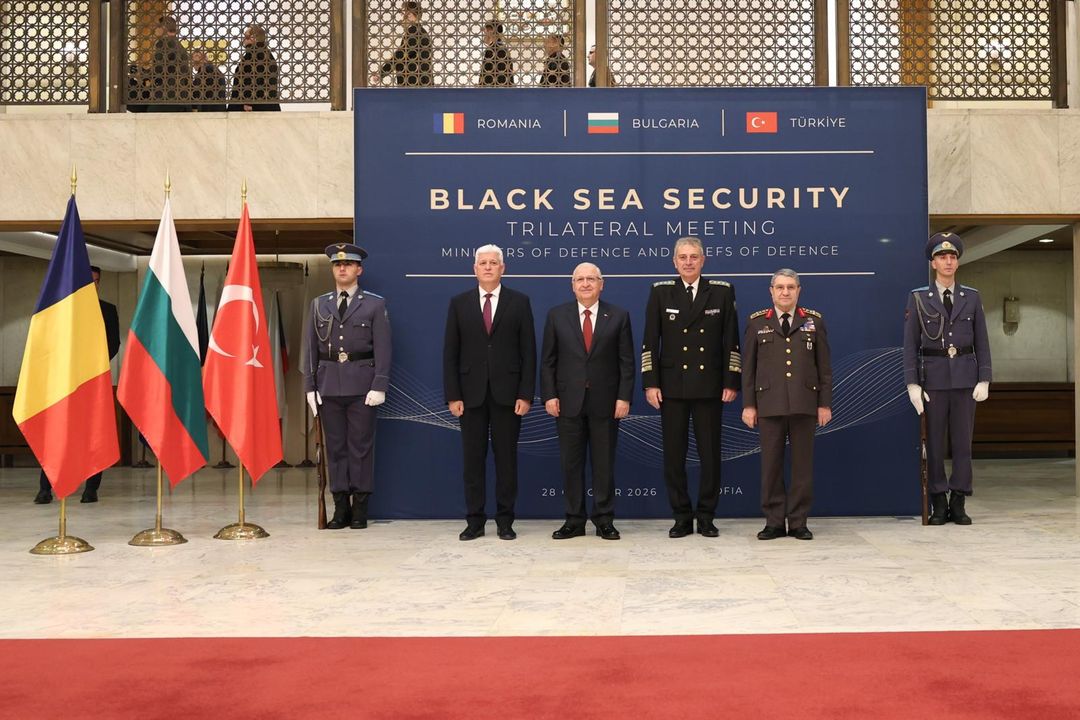 Ministri turk i Mbrojtjes dhe shefi i Shtabit të Përgjithshëm në takimin trepalësh në Sofje