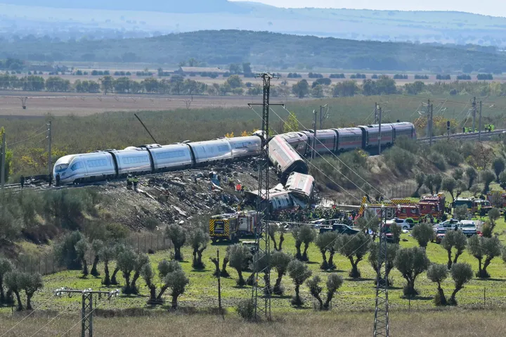 Broj poginulih u željezničkoj nesreći u Španiji porastao na 69, raste zabrinutost zbog sigurnosti