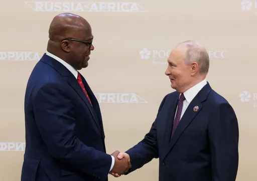 Tshisekedi appelle la Russie à soutenir l’exigence de l’ONU sur le retrait des troupes rwandaises