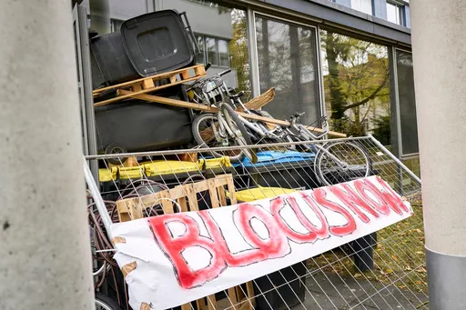 Gegen Kürzungen: Studenten blockieren Institut in Berlin