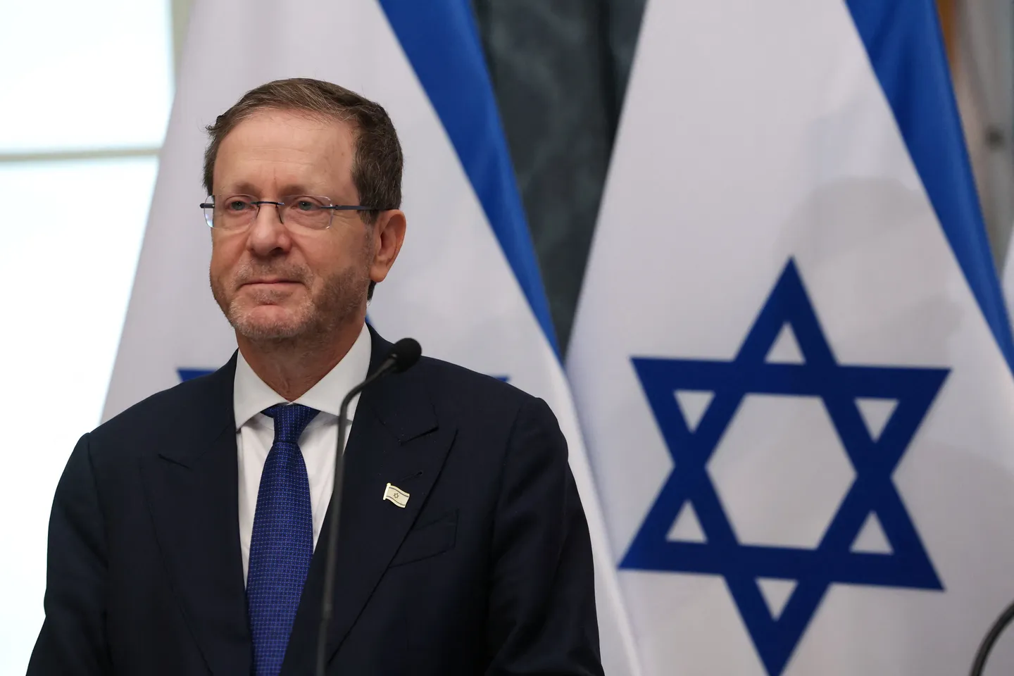 Herzog urges Israeli parties to avert fresh election as neither bloc secures majority