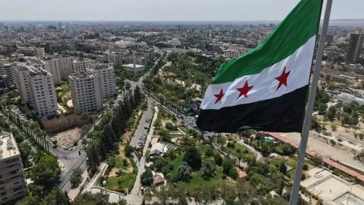 Siria e thërret ambasadorin jordanez për sulmet ajrore në Daraa