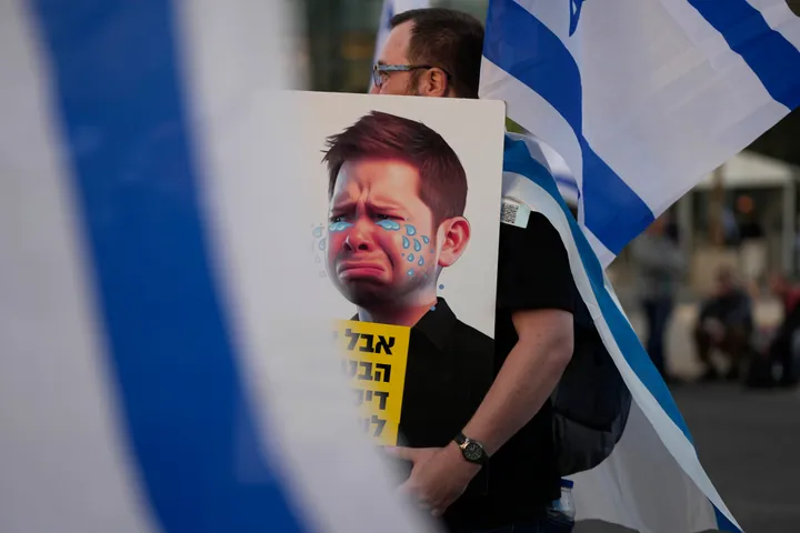 בנו של נתניהו תוקף את המצביעים הפלסטינים אזרחי ישראל: טוען שתוצאות הבחירות מוכיחות תמיכה ב”טרור”