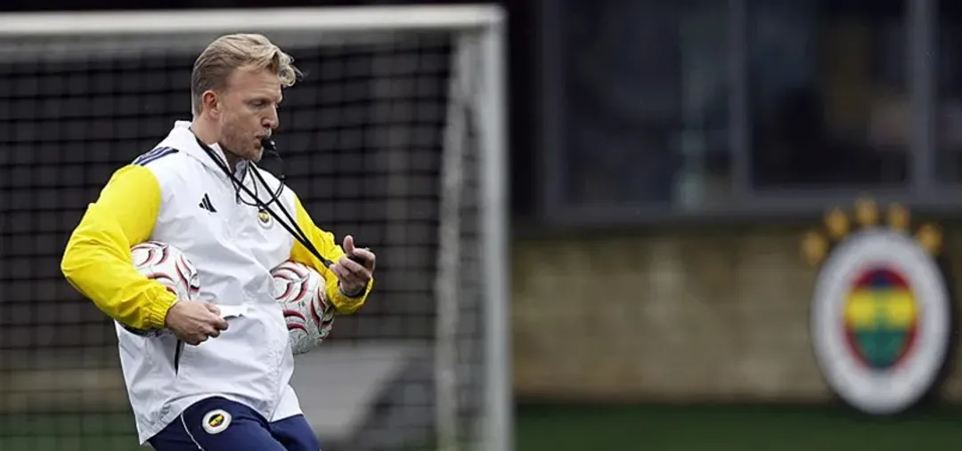 Dirk Kuyt neemt de leiding over Fenerbahçe totdat er een nieuwe hoofdtrainer is aangesteld
