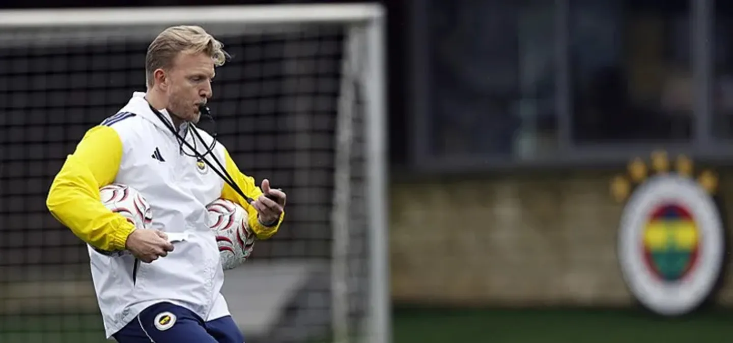 Dirk Kuyt neemt de leiding over Fenerbahçe totdat er een nieuwe hoofdtrainer is aangesteld