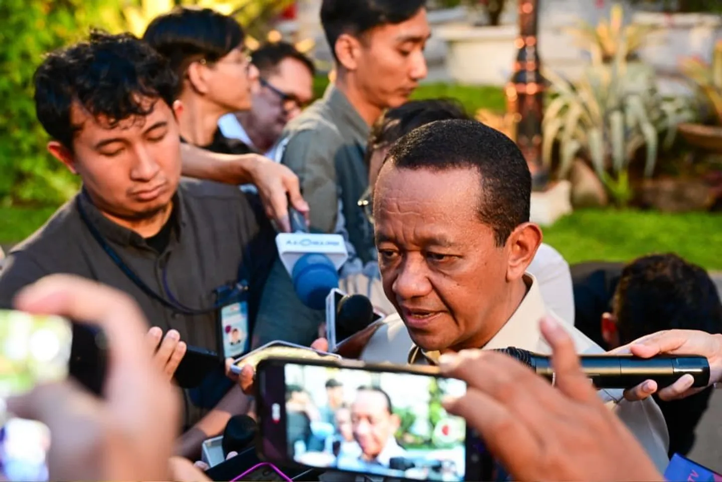 Prabowo panggil Bahlil ke Istana, bahas perkembangan industri baterai nasional
