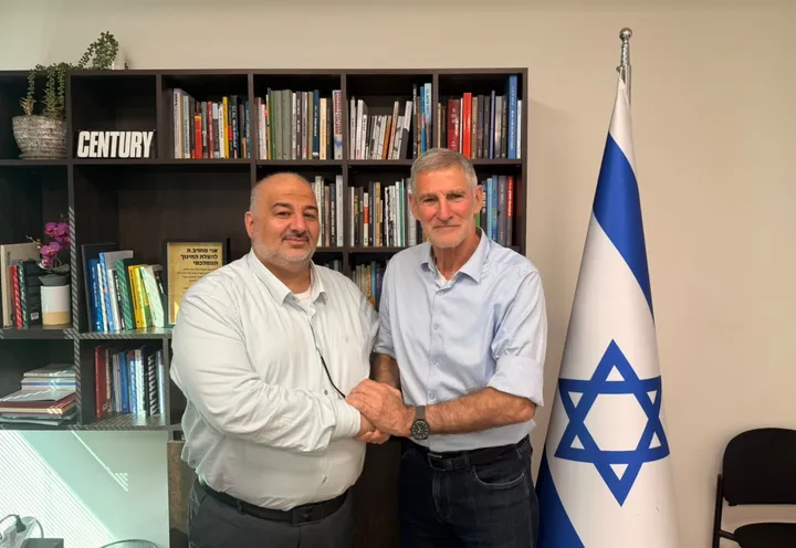 Yair Golan of Israeli Democrats meets Arab party's Mansour Abbas in bid to form new government
