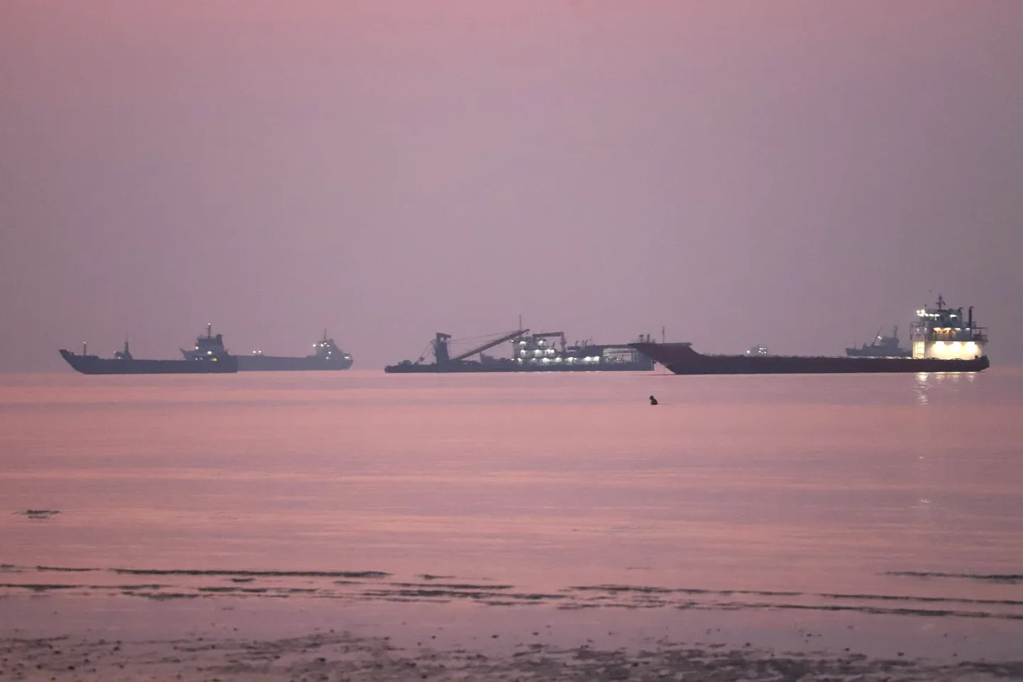 UK maritime agency reports fire aboard vessel in Strait of Hormuz
