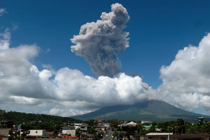 Philippines raises Mayon volcano alert to level 3 after explosive eruption