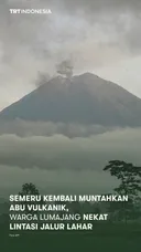 Semeru kembali muntahkan abu vulkanik, warga Lumajang nekat lintasi jalur lahar