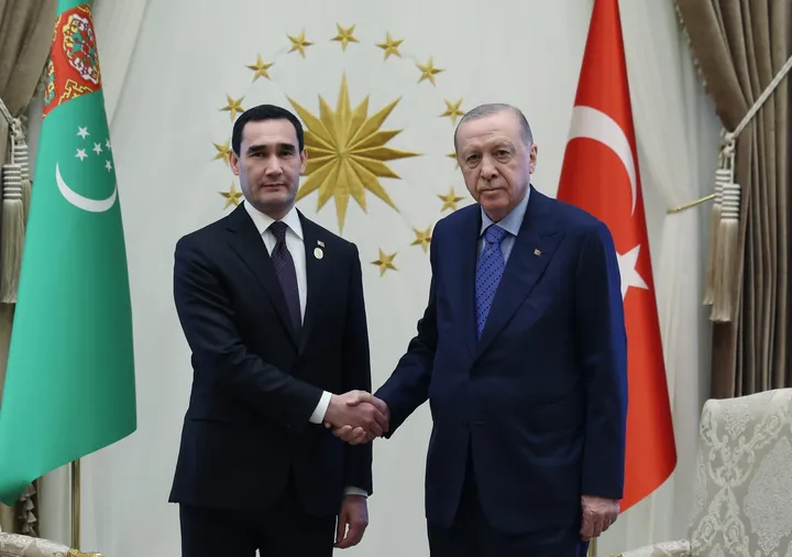 Presidenti turk takohet me homologun turkmen në Ankara