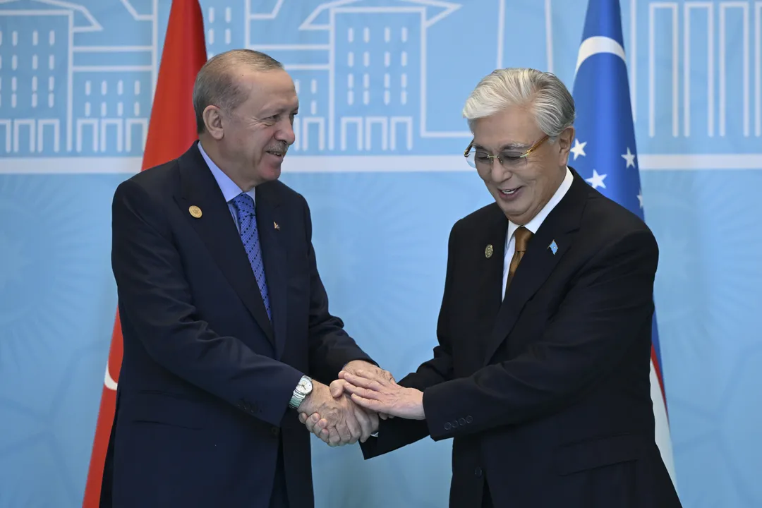 Le président kazakh appelle à renforcer la coopération entre les États turciques