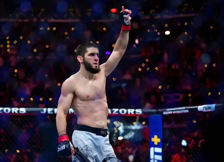 Le champion de l'UFC, Islam Makhachev, annonce que son prochain combat sera l'un de ses derniers