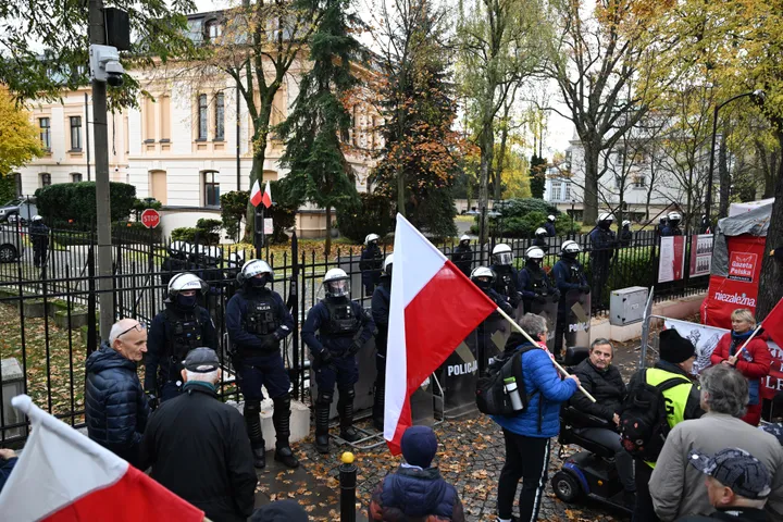 Kryzys wokół TK. Korwin-Piotrowska wprowadza zmiany, Święczkowski apeluje o rozmowy
