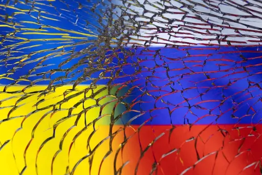 Ukrainanyň UHU-lar bilen guran hüjümlerinde Moskwadaky nebiti gaýtadan işleýän zawoda zeper ýetdi
