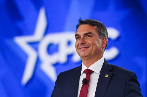 Flavio Bolsonaro lanza candidatura presidencial para desafiar a Lula en las elecciones de octubre