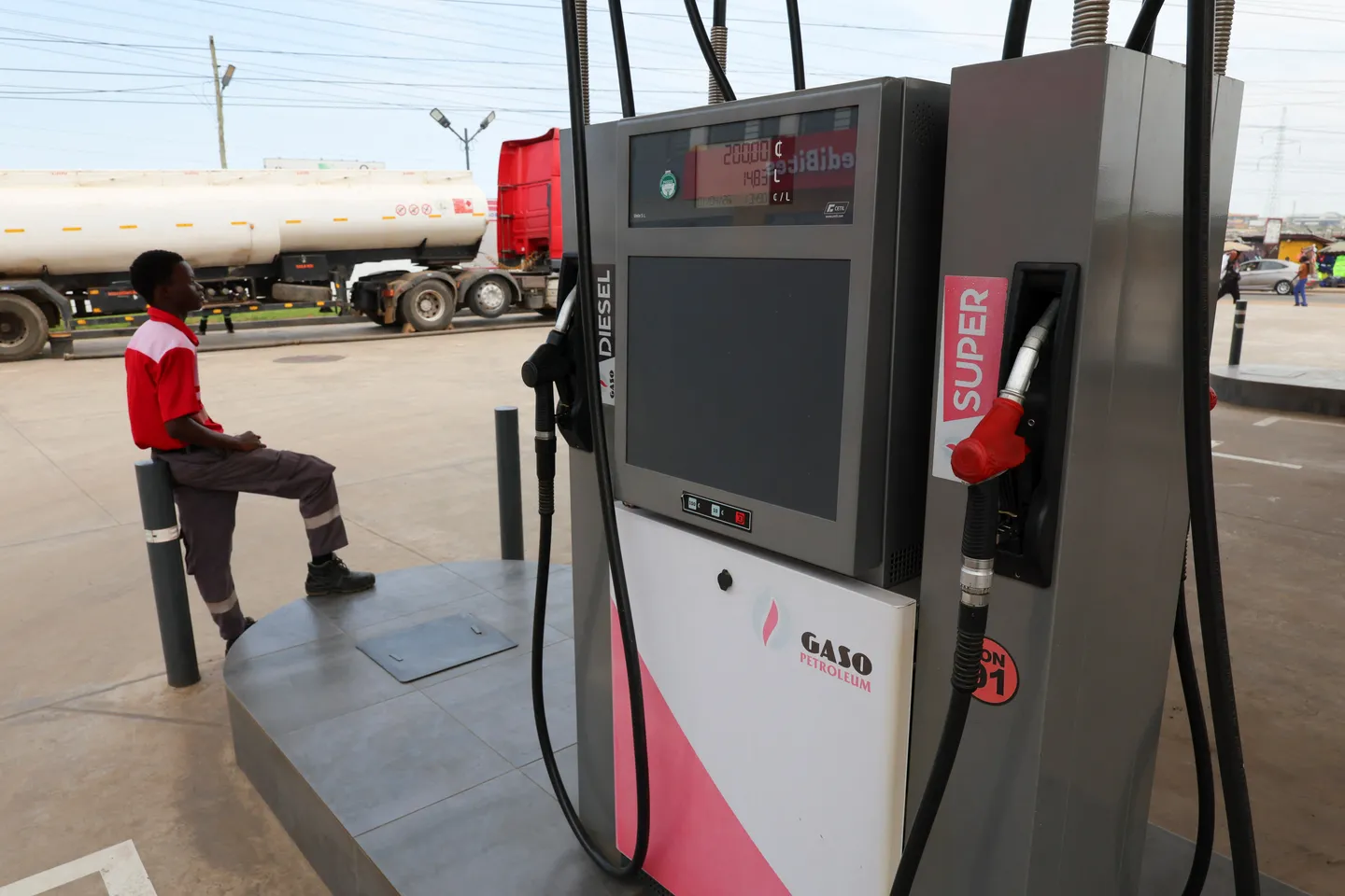Transport fares don rise again for Nigeria as petrol price reach N1,400