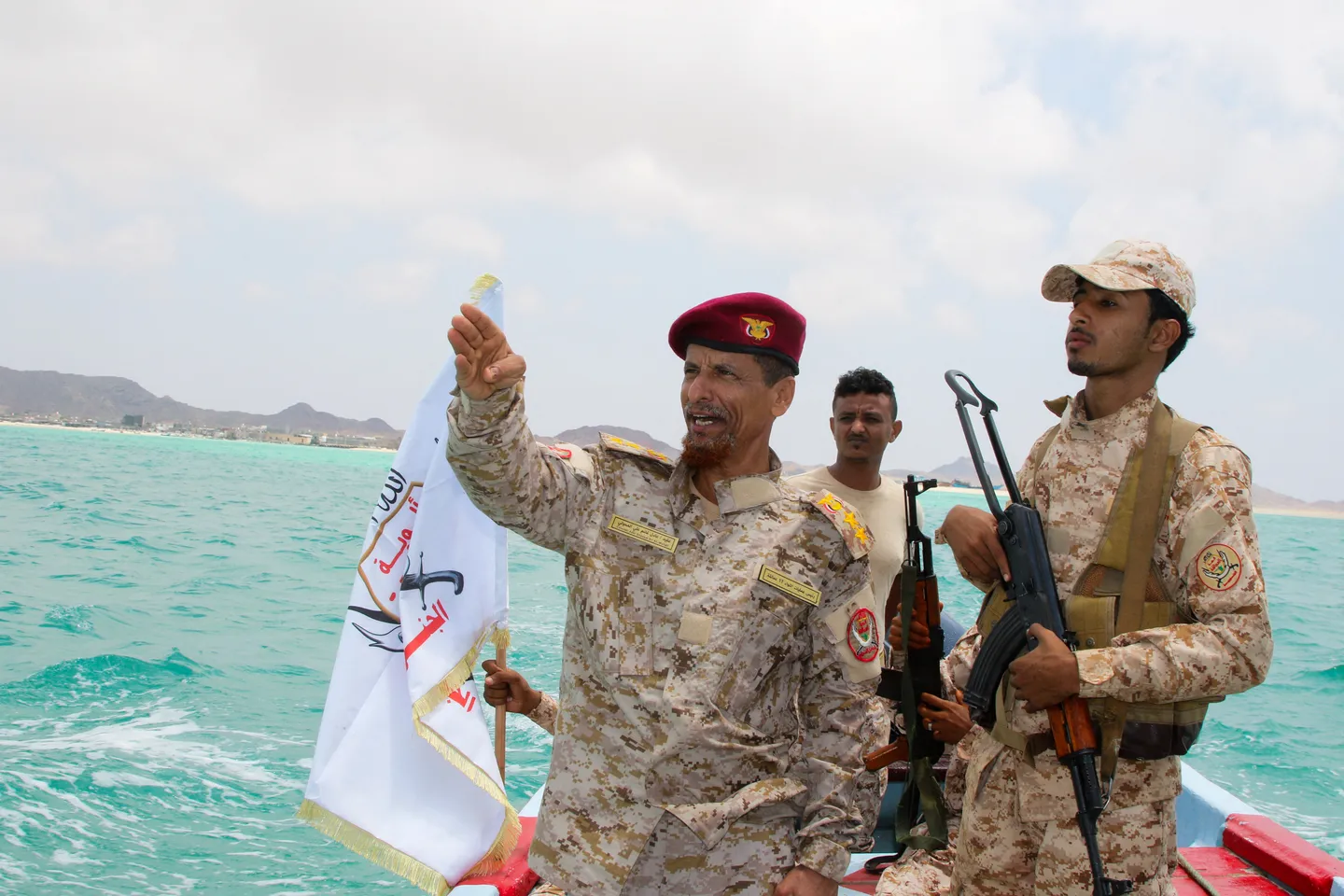 حوثيانو بېړۍ چلوونکو شرکتونو ته د سعودي بندرونو د نه کارولو خبرداری ورکړ