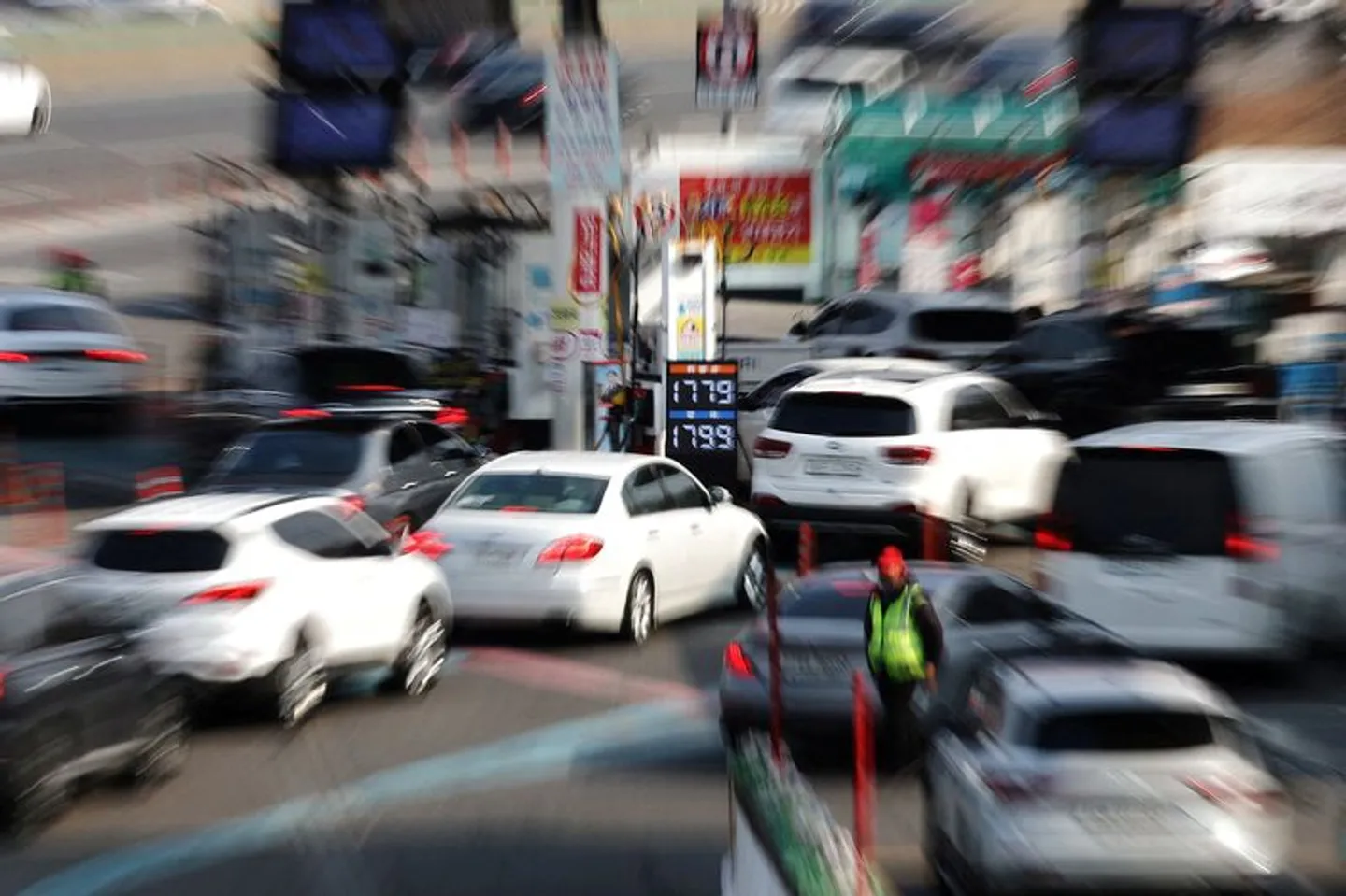 한국, 미국과 이란 합의 영향 평가 속에 연료 가격 상한제 유지 방침, 언론 보도