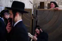 שוחד פוליטי ברגע האחרון: ממשלת נתניהו מזרימה מאות מיליוני שקלים למוסדות דתיים בניסיון למנוע את הפלתה