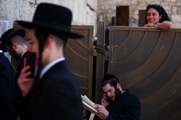 שוחד פוליטי ברגע האחרון: ממשלת נתניהו מזרימה מאות מיליוני שקלים למוסדות דתיים בניסיון למנוע את הפלתה