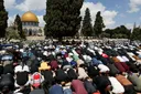 په زرو ګونو تنو مسلمانانو د لوی اختر لمونځ په اشغال شوي ختیځ بیت المقدس کې په مسجد الاقصی کې ادا کړ
