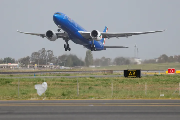 L'aereo "Milano-Gedda" è atterrato d'emergenza a Roma a causa di un allarme bomba