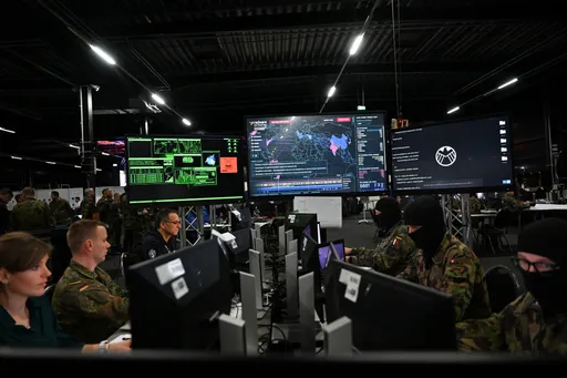 Gezamenlijk cyber-offensief: EU en VK leggen Rusland nieuwe sancties op