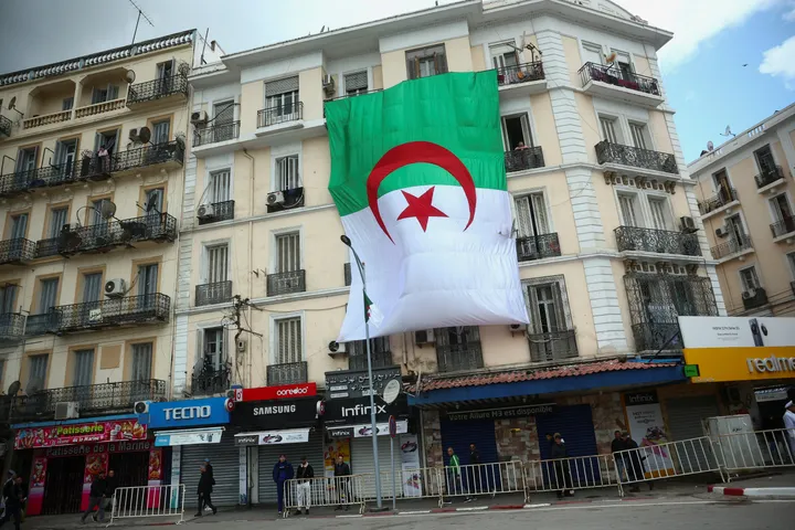 Canicule: l'Algérie lutte contre 19 incendies de forêt