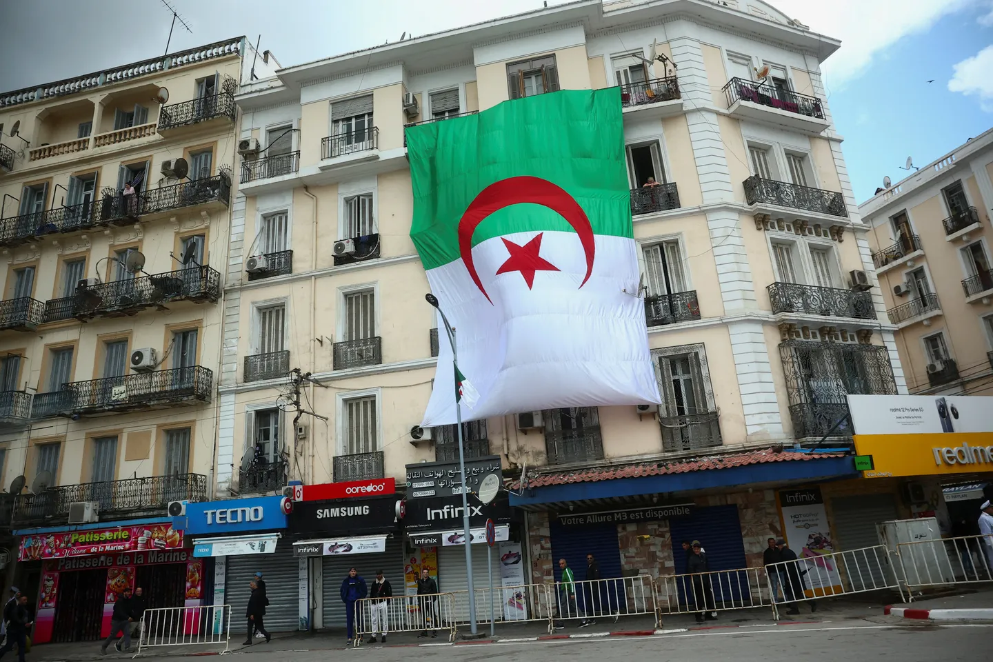 Canicule: l'Algérie lutte contre 19 incendies de forêt