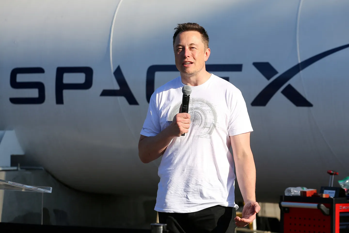 Elon Musk spreekt op ASML-evenement maar werknemers demonstreren hiertegen