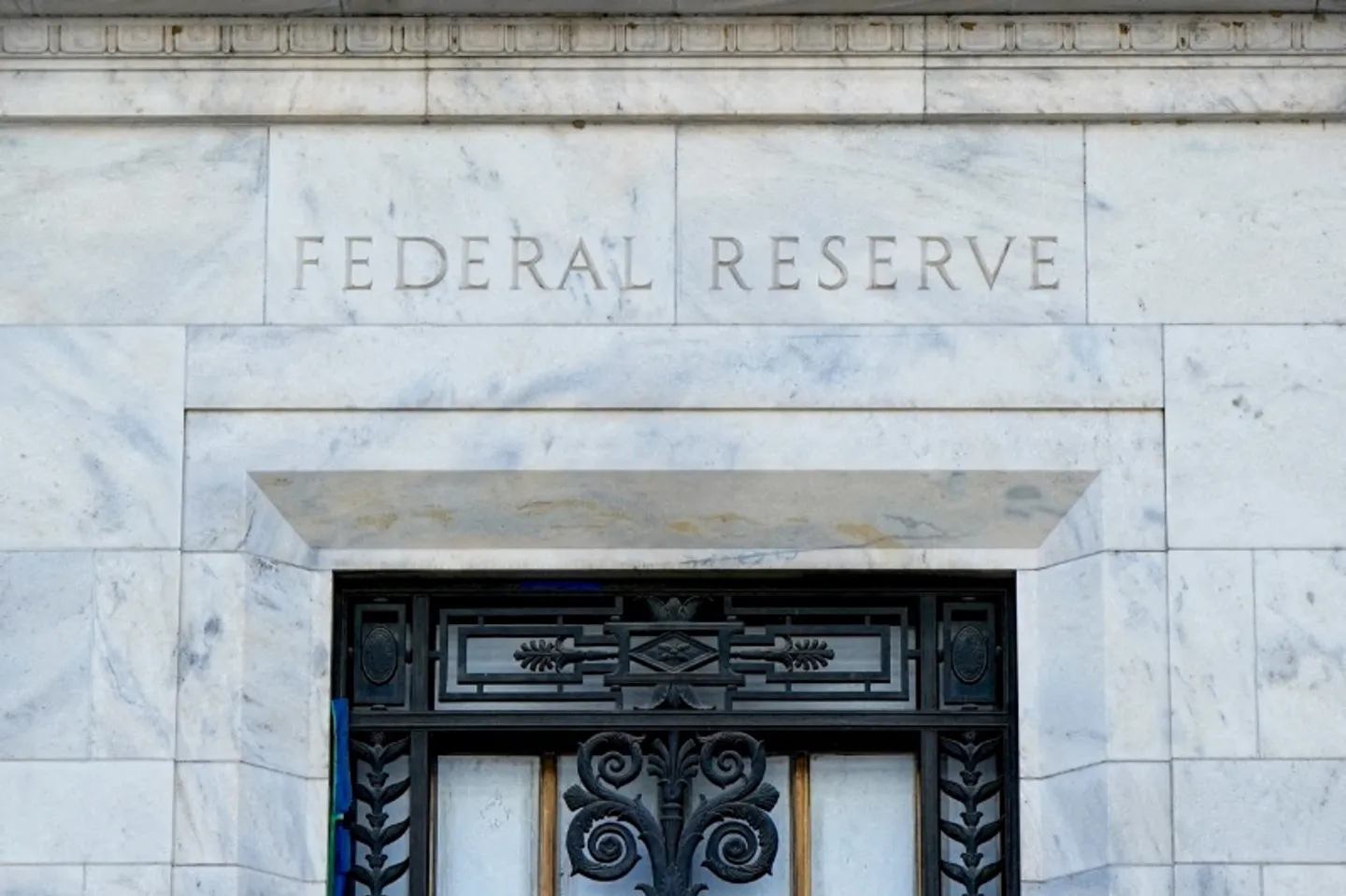 Fed naikkan kadar faedah kali pertama sejak 2023, Trump bantah