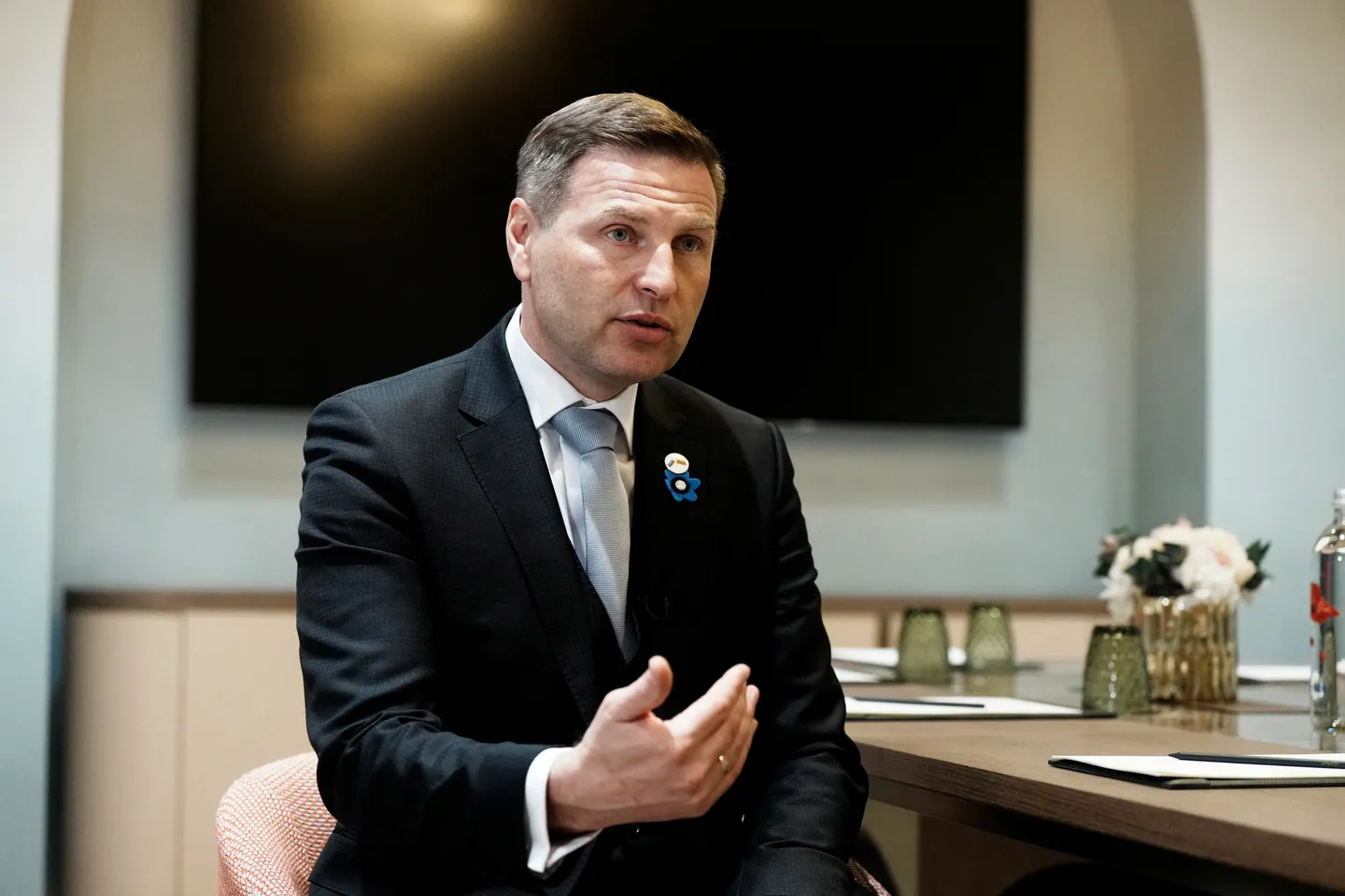 Estonian Defence Minister resigns after being defrauded by Indian company