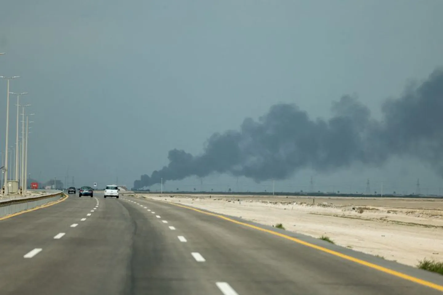 Houthi dello Yemen: «Abbiamo colpito la raffineria petrolifera di Ras Tanura in Arabia Saudita»