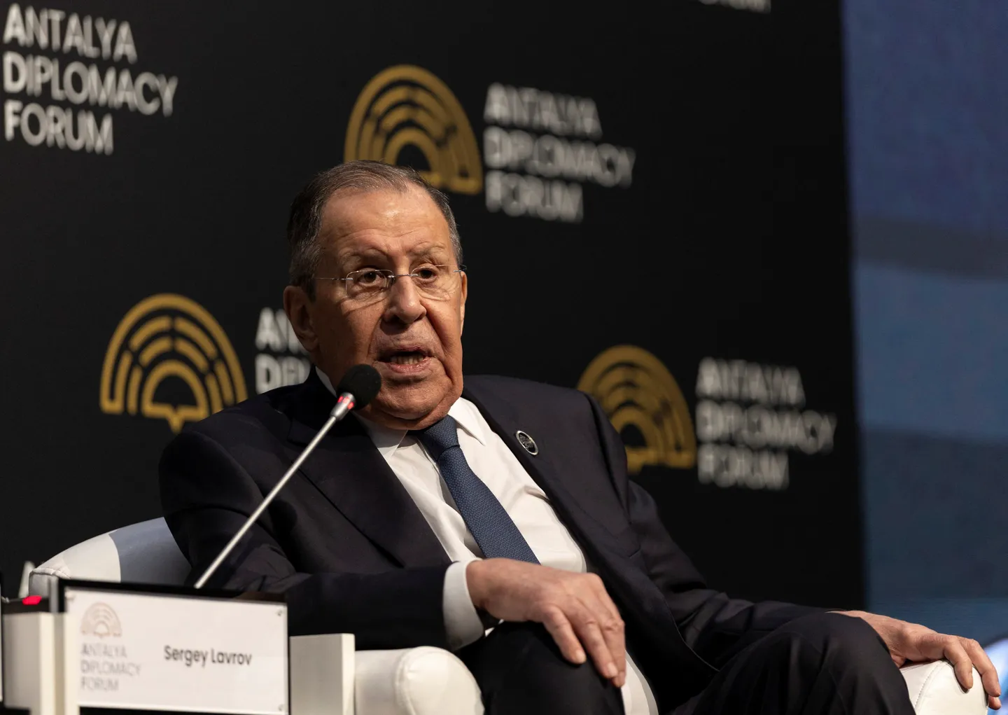 Colonialisme: Lavrov accuse Macron d' "évaluer les pays selon ses propres standards"