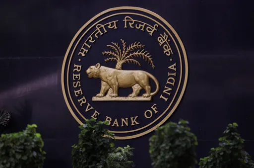 प्रवासी भारतीयों से भारत में तीन महीने से कम समय में 127 अरब डॉलर का विदेशी मुद्रा प्रवाह: RBI