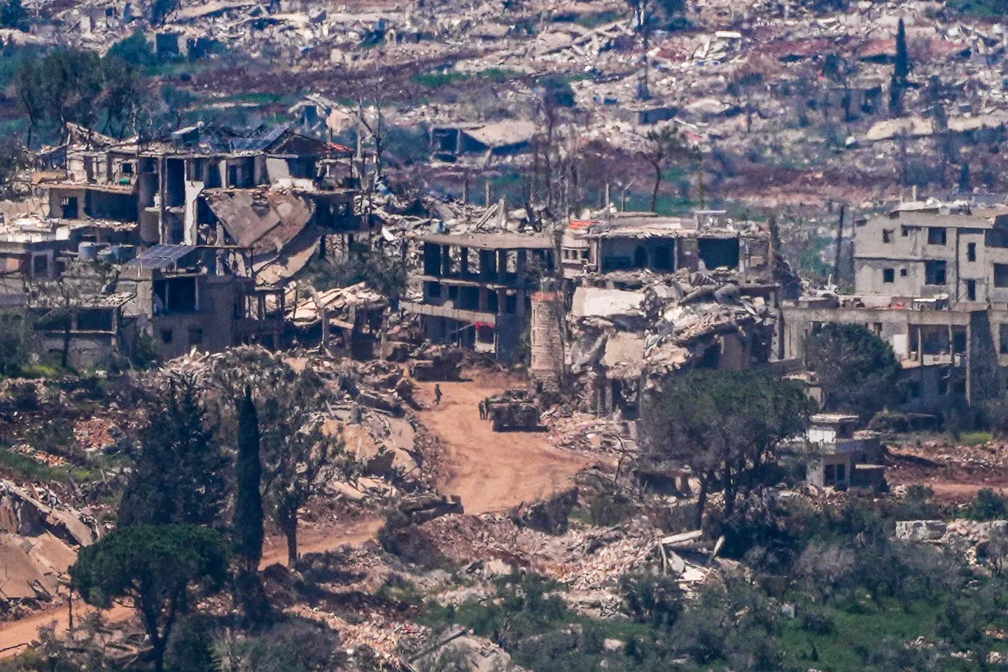 Israel anuncia una ofensiva en el sur del Líbano y amplía su ocupación tras cruzar el río Litani