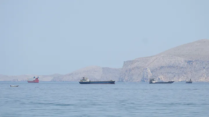 إيران تؤكد أن المباحثات مع عُمان دخلت مرحلة جديدة.. وروبيو يتحدث عن تقدم بشأن مضيق هرمز