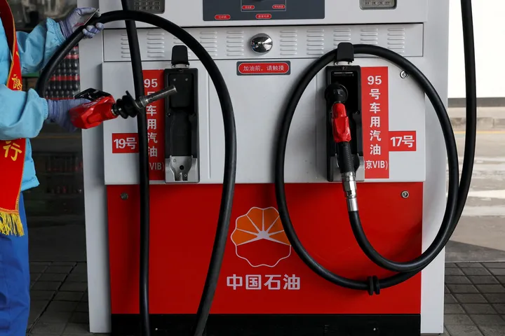 Tensions au détroit d’Ormuz: le Brent dépasse les 110 dollars