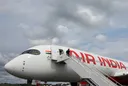 विमान ईंधन में महंगाई के चलते भारत ने एयरलाइनों के लिए 1 अरब डॉलर का पैकेज मंज़ूर किया
