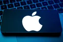 Aksionet e Apple bien pas rritjes së çmimeve nga kompania