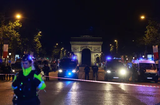 Paris: 127 interpellations après la qualification du PSG, 11 blessés dont un grave
