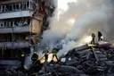 Un mort et 31 blessés dans une vaste attaque russe sur Kiev