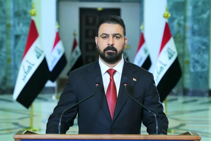 د عراق لومړي وزیر له دولتي بنسټونو سره د یوې شیعه ډلې د یوځای کېدو د پرېکړې هرکلی وکړ