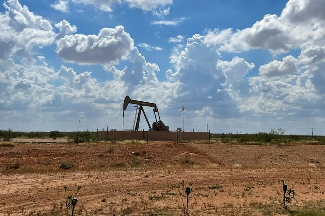 Le pétrole chute de plus de 2 dollars sur fond d’espoir de réouverture du détroit d’Ormuz
