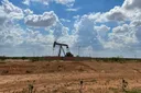 Le pétrole chute de plus de 2 dollars sur fond d’espoir de réouverture du détroit d’Ormuz